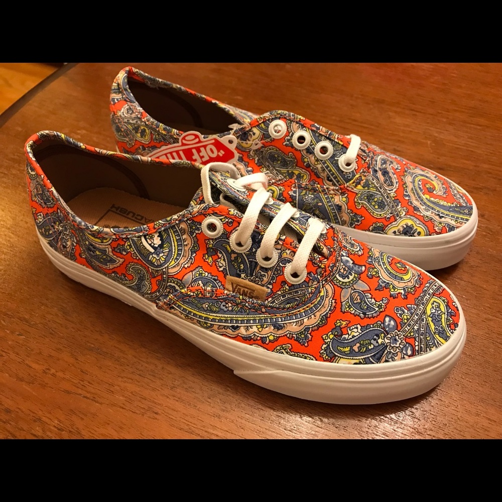 Brand new vans. Women 7.0, men 5.5